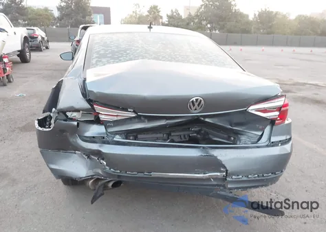 2016 Volkswagen Passat 1.8T S z USA, uszkodzony, nr VIN 1VWAT7A33GC061992